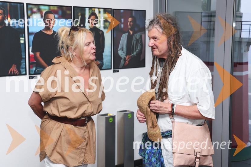  Katja Pegan,  direktorica in režiserka, Gledališče Koper Teatro Capodistria;  ... Premiera muzikala Naša familija v Gledališču Koper