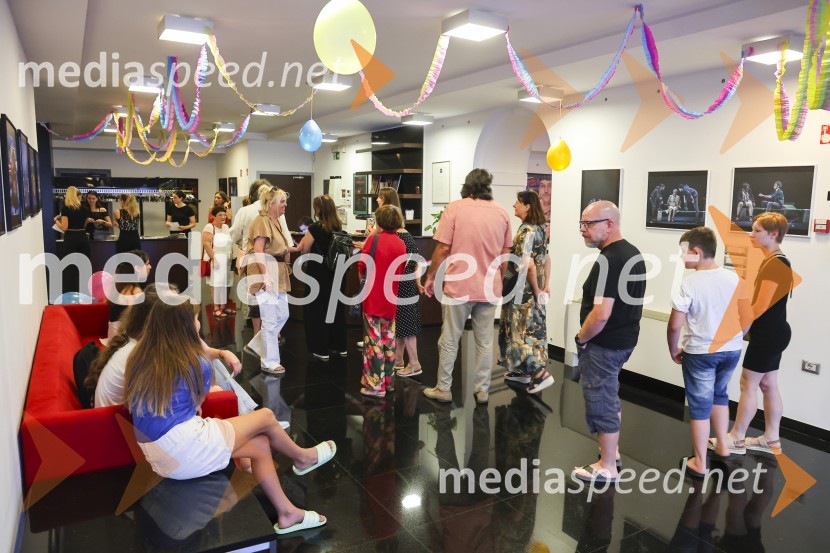 Premiera muzikala Naša familija v Gledališču Koper