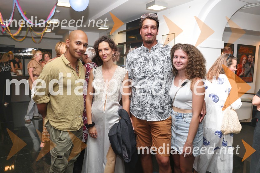  ... ;  Tina Skvarča, igralka;  ... ;  ... Premiera muzikala Naša familija v Gledališču Koper