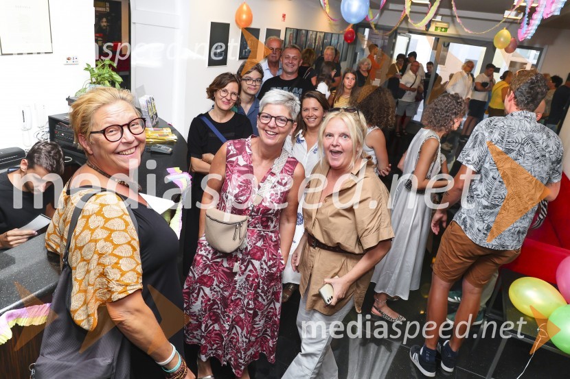 mag. Neda Rusjan Bric, vsestranska gledališka ustvarjalka;  Mirjam Drnovšček, direktorica, SNG Nova Gorica;  Katja Pegan,  direktorica in režiserka, Gledališče Koper Teatro CapodistriaPremiera muzikala Naša familija v Gledališču Koper