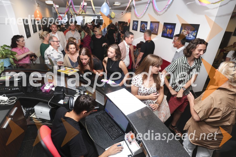 Premiera muzikala Naša familija v Gledališču Koper