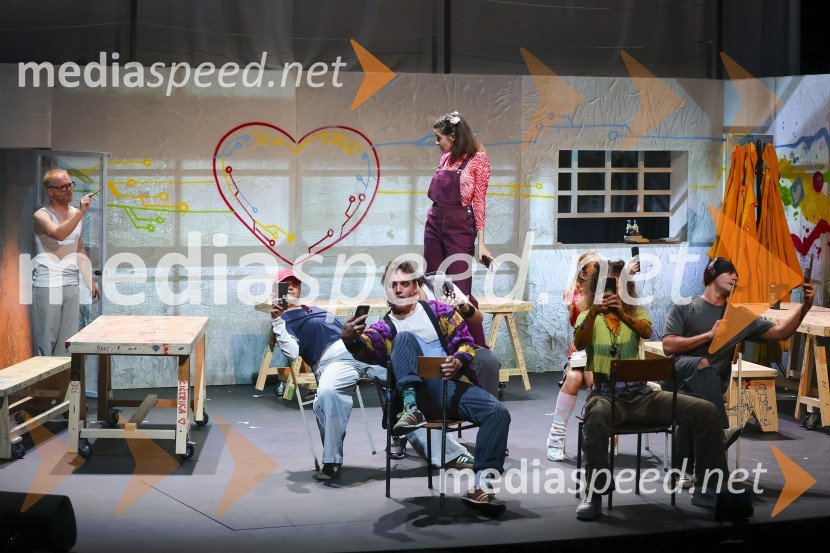 Premiera muzikala Naša familija v Gledališču Koper