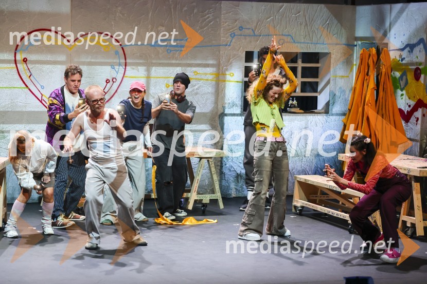  Rok  Matek, igralecPremiera muzikala Naša familija v Gledališču Koper