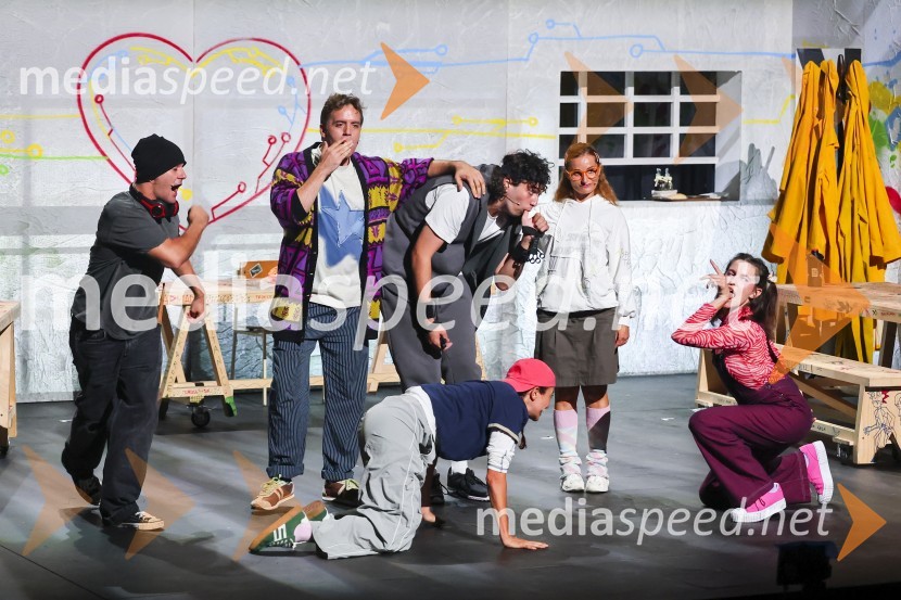 Premiera muzikala Naša familija v Gledališču Koper