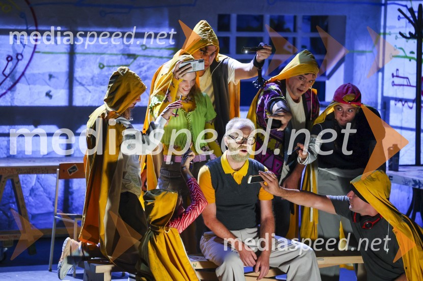  Rok  Matek, igralecPremiera muzikala Naša familija v Gledališču Koper