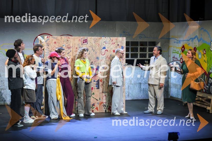  Blaž Popovski, igralec;  Mak  Tepšić, igralec;  Elena Brumini, igralka;  Andrea Tich, igralec;  Serena Ferraiuolo, igralka;  Urša Kavčič, igralka;  Pia Skvarča, igralka;  Rok  Matek, igralec;  Danijel Malalan, igralec;  Leonora Surian Popov, igralkaPremiera muzikala Naša familija v Gledališču Koper