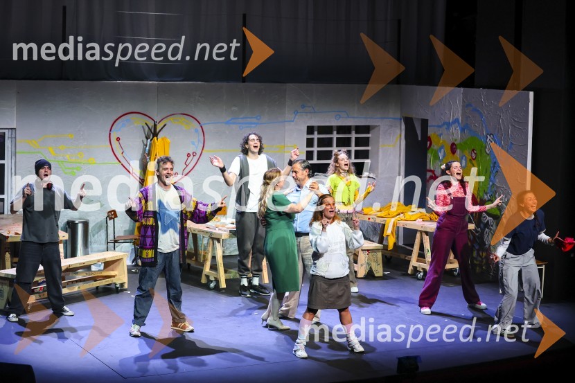 Premiera muzikala Naša familija v Gledališču Koper