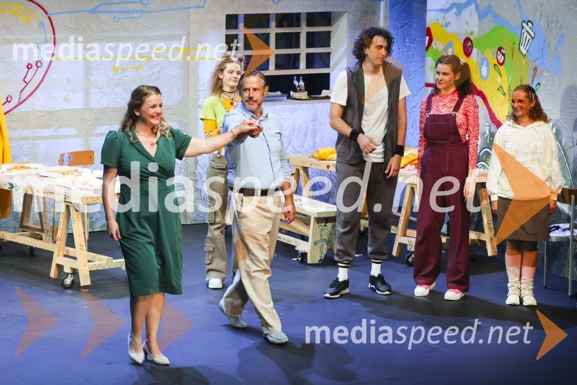  Leonora Surian Popov, igralka;  Danijel Malalan, igralecPremiera muzikala Naša familija v Gledališču Koper