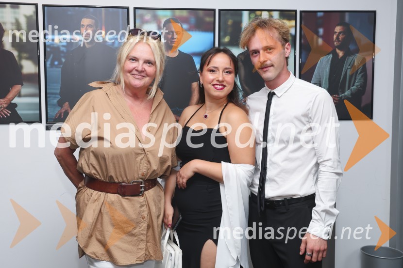  Katja Pegan,  direktorica in režiserka, Gledališče Koper Teatro Capodistria;  ... ;  ... Premiera muzikala Naša familija v Gledališču Koper