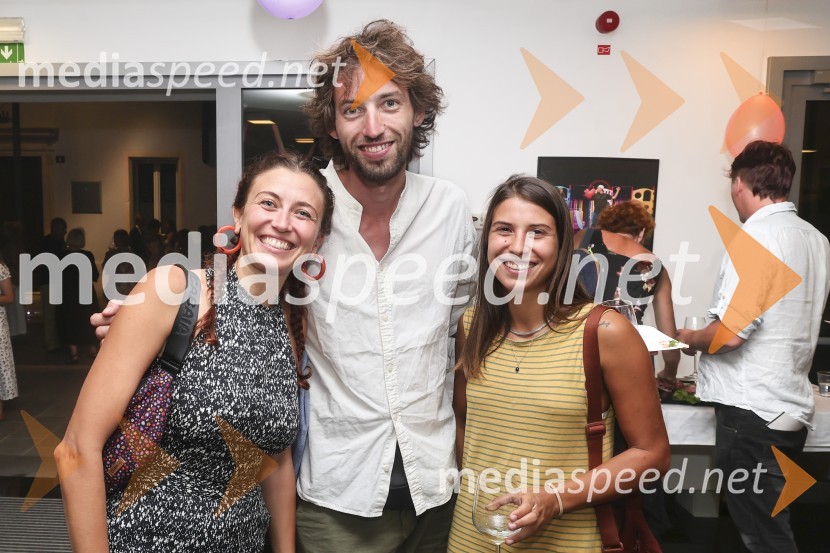  Serena Ferraiuolo, igralka;  ... ;  ... Premiera muzikala Naša familija v Gledališču Koper