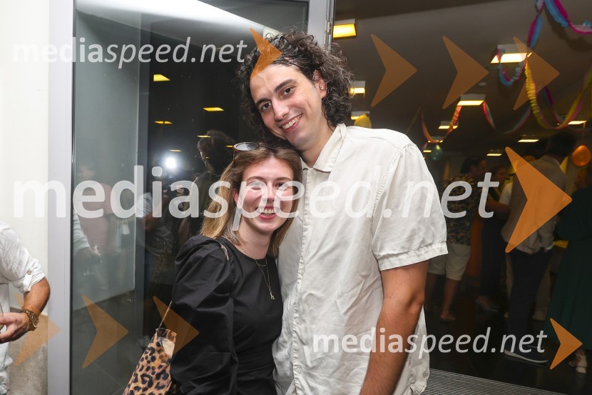  Mila Peršin, igralka;  Mak  Tepšić, igralecPremiera muzikala Naša familija v Gledališču Koper