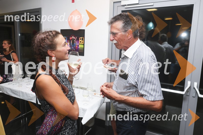  Serena Ferraiuolo, igralka;  Jožko  Čuk, nekdanji direktor GZS, nekdanji direktor SNG Nova GoricaPremiera muzikala Naša familija v Gledališču Koper