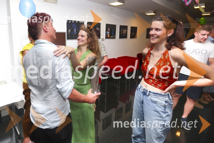  ... ;  Pia Skvarča, igralka;  Urša Kavčič, igralkaPremiera muzikala Naša familija v Gledališču Koper