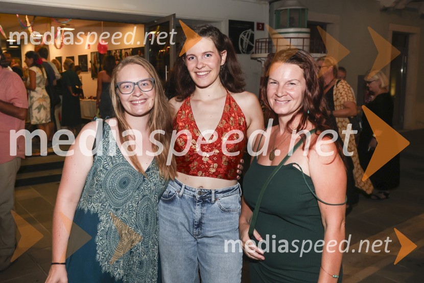  ... ;  Urša Kavčič, igralka;  Suzana Grau, igralkaPremiera muzikala Naša familija v Gledališču Koper