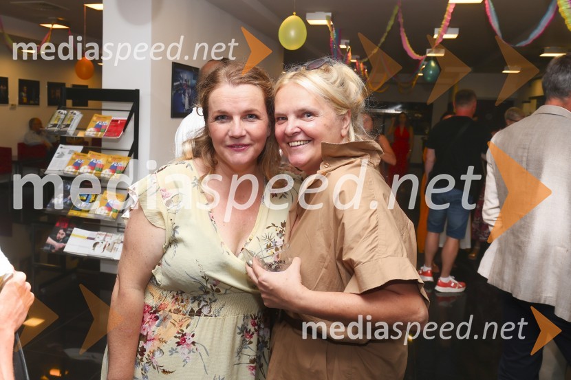  Katja Pegan,  direktorica in režiserka, Gledališče Koper Teatro Capodistria;  ... Premiera muzikala Naša familija v Gledališču Koper