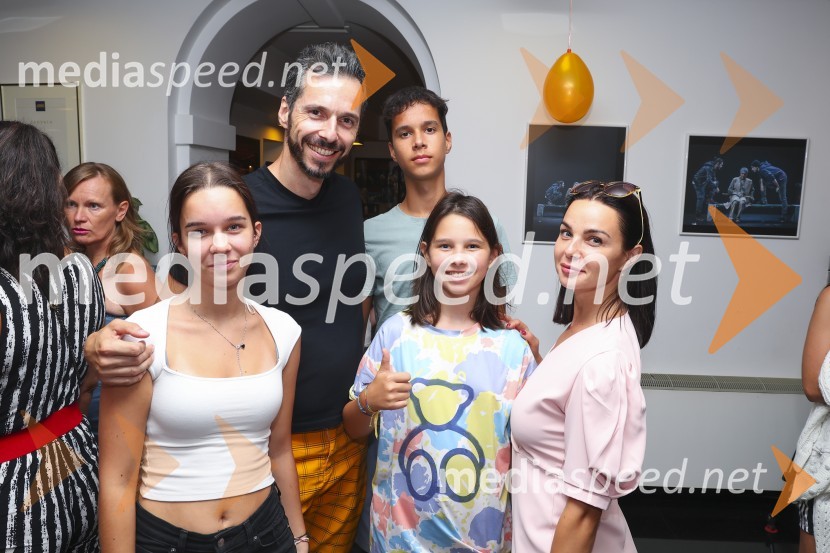 Premiera muzikala Naša familija v Gledališču Koper