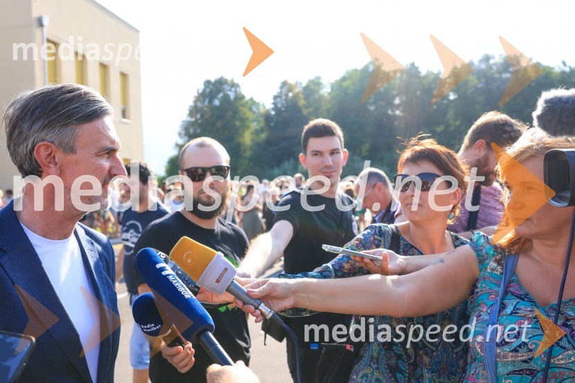  Marko Lukić, lastnik in direktor družbe Lumar IG;  ... ;  ... ;  ... ;  ... Kobanski vrtec – skoraj nič energijski leseni vrtec iz slovenskega lesa