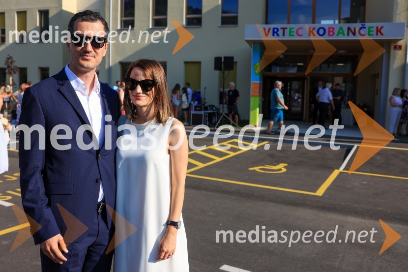  Rok Cajzek, direktor, GIC gradnje;  Urša CajzekKobanski vrtec – skoraj nič energijski leseni vrtec iz slovenskega lesa