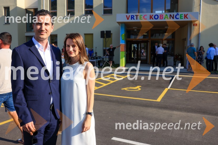 Rok Cajzek, direktor, GIC gradnje;  Urša CajzekKobanski vrtec – skoraj nič energijski leseni vrtec iz slovenskega lesa