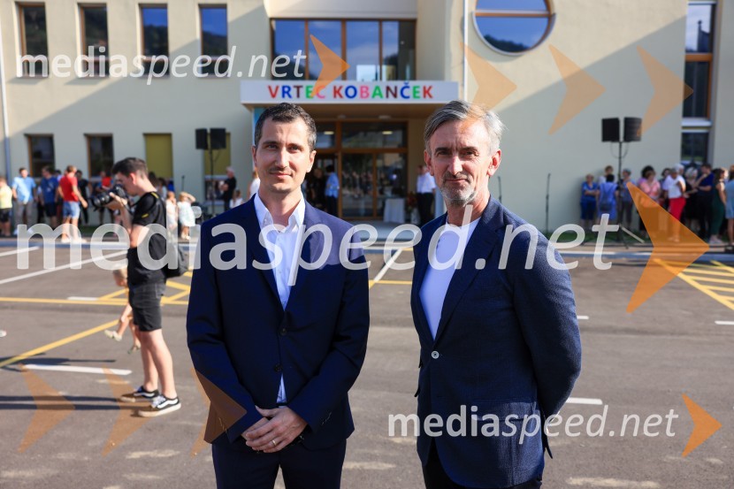  Rok Cajzek, direktor, GIC gradnje;  Marko Lukić, lastnik in direktor družbe Lumar IGKobanski vrtec – skoraj nič energijski leseni vrtec iz slovenskega lesa