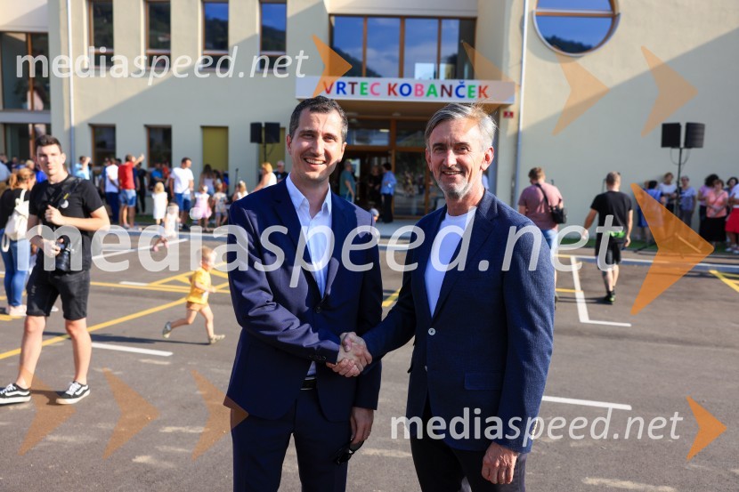  Rok Cajzek, direktor, GIC gradnje;  Marko Lukić, lastnik in direktor družbe Lumar IGKobanski vrtec – skoraj nič energijski leseni vrtec iz slovenskega lesa