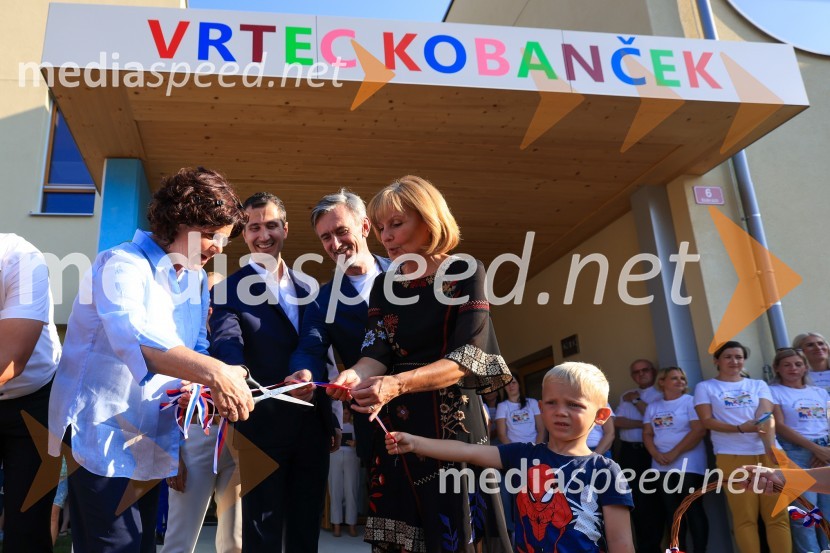  Vlasta Krmelj, županja, Občina Selnica ob Dravi;  Rok Cajzek, direktor, GIC gradnje;  Marko  Lukić, lastnik in direktor družbe Lumar IG;  Manja Kokalj, ravnateljica, Osnovna šola Selnica ob DraviKobanski vrtec – skoraj nič energijski leseni vrtec iz slovenskega lesa