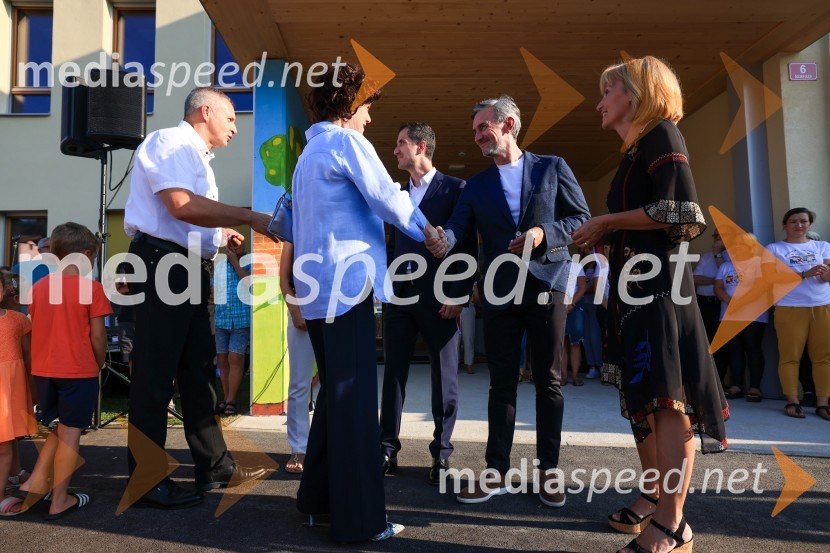 mag. Dejan  Židan, državni sekretar na Ministrstvu za gospodarstvo, turizem in šport;  Vlasta Krmelj, županja, Občina Selnica ob Dravi;  Marko Lukić, lastnik in direktor družbe Lumar IG;  Manja Kokalj, ravnateljica, Osnovna šola Selnica ob DraviKobanski vrtec – skoraj nič energijski leseni vrtec iz slovenskega lesa