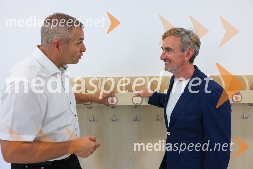 mag. Dejan  Židan, državni sekretar na Ministrstvu za gospodarstvo, turizem in šport;  Marko Lukić, lastnik in direktor družbe Lumar IGKobanski vrtec – skoraj nič energijski leseni vrtec iz slovenskega lesa