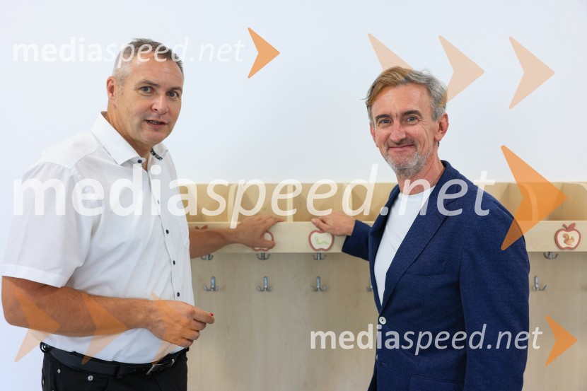 mag. Dejan  Židan, državni sekretar na Ministrstvu za gospodarstvo, turizem in šport;  Marko Lukić, lastnik in direktor družbe Lumar IGKobanski vrtec – skoraj nič energijski leseni vrtec iz slovenskega lesa