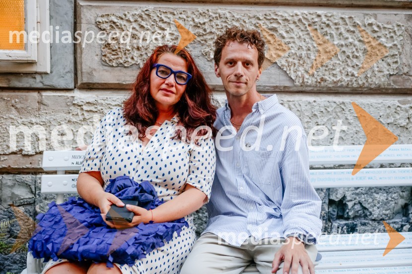 mag. Mateja Demšič, vodja oddelka za kulturo, Mestna občina Ljubljana;  Matija Ferlin, igralecPremiera predstave Dolgega dneva potovanje v noč