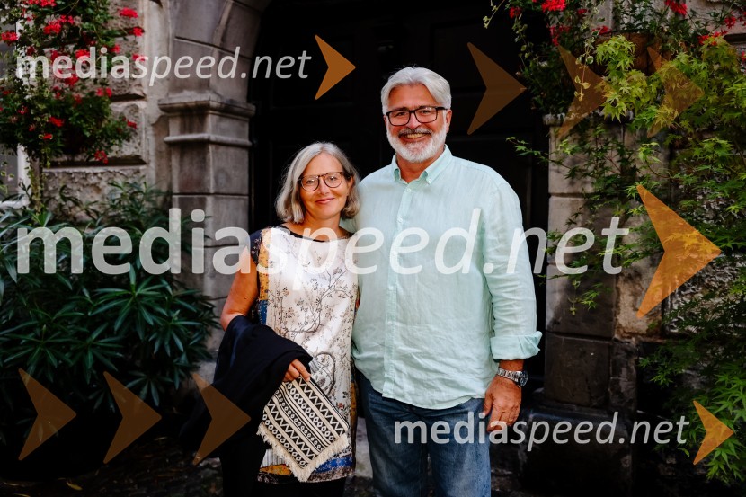  ... ;  Roman Jakič, nekdanji slovenski obrambni minister; vodja reprezentance, Smučanje invalidovPremiera predstave Dolgega dneva potovanje v noč