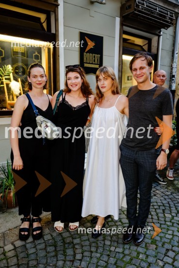  Mina Švajger, igralka;  Nejka Jevšek, asistentka dramaturginje;  Julita Kropec, igralka;  Jure Srdinšek, režiserPremiera predstave Dolgega dneva potovanje v noč