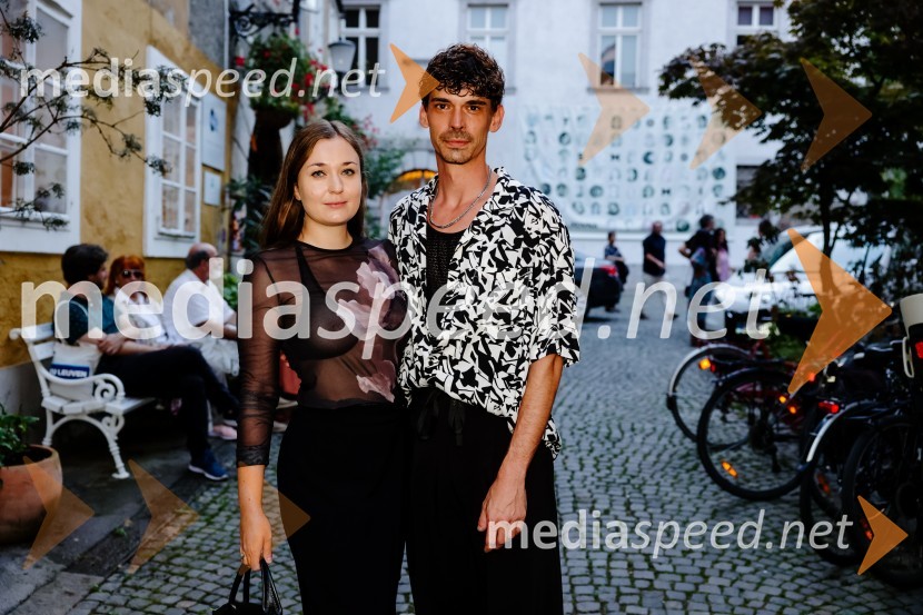  Nika Korenjak, igralka;  Nejc Cijan Garlatti, igralecPremiera predstave Dolgega dneva potovanje v noč