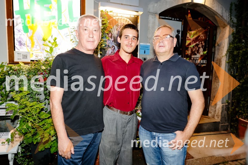  Ivica Buljan, režiser;  Voranc Mandić, igralec;  Robert Waltl, direktor, Mini teaterPremiera predstave Dolgega dneva potovanje v noč