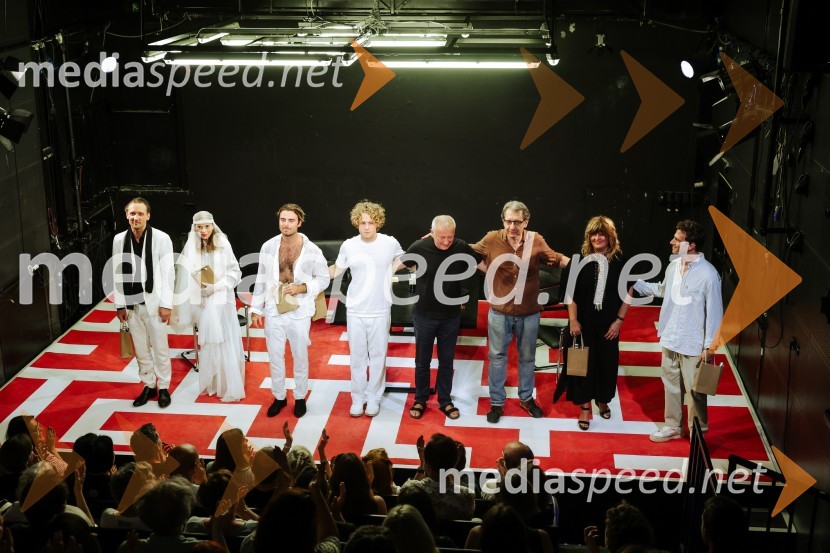  Marko  Mandić, igralec;  Alma Prica, igralka;  Rok Juričić, igralec;  Luka Grbić, igralec;  Ivica Buljan, režiser;  Mitja Vrhovnik Smrekar, skladatelj, član skupine Bossa de Novo;  Ana Savić Gecan, kostumografinja;  Matija Ferlin, igralecPremiera predstave Dolgega dneva potovanje v noč