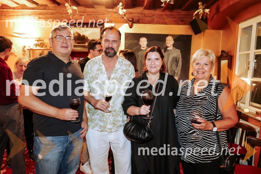  Robert Waltl, direktor, Mini teater;  Uroš Fürst, igralec;  Teja Pelko, novinarka;  Irena  Butoln, germanistkaPremiera predstave Dolgega dneva potovanje v noč