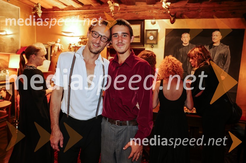  Marko  Mandić, igralec;  Voranc Mandić, igralecPremiera predstave Dolgega dneva potovanje v noč