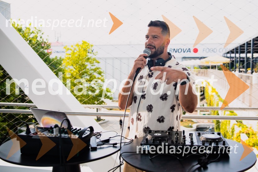  Uroš Bitenc, moderator, vplivnežPremiera slovenskega filma Igrišča ne damo, Cineplexx Ljubljana