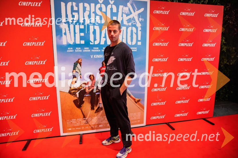  Dario Nožić Serini - Dacho, igralecPremiera slovenskega filma Igrišča ne damo, Cineplexx Ljubljana
