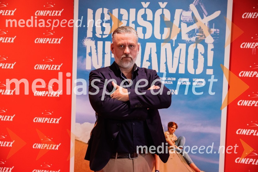  Klemen Dvornik, filmski in televizijski režiser ter predsednik NS DSRPremiera slovenskega filma Igrišča ne damo, Cineplexx Ljubljana