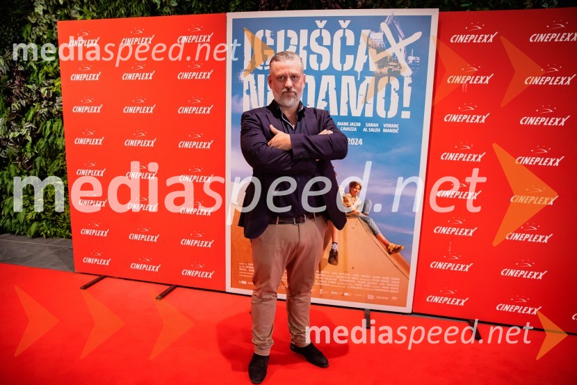  Klemen Dvornik, filmski in televizijski režiser ter predsednik NS DSRPremiera slovenskega filma Igrišča ne damo, Cineplexx Ljubljana