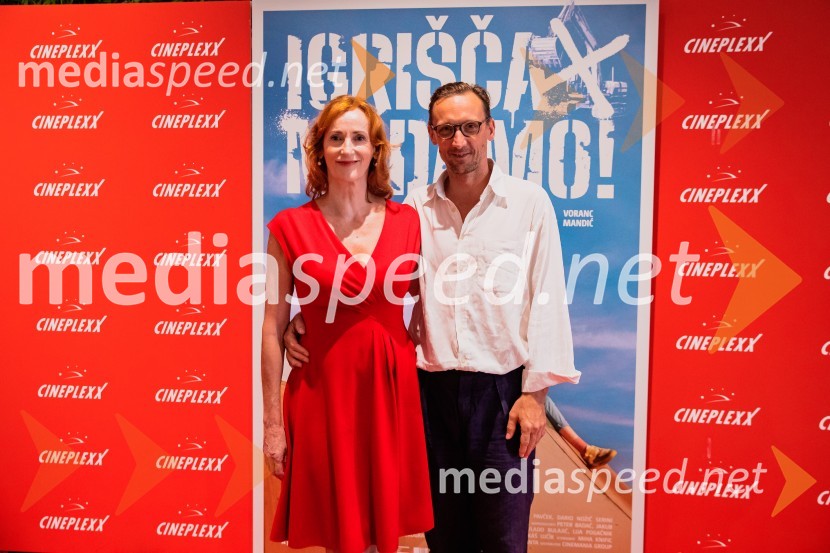  Saša  Pavček, igralka, Predsednica združenja dramskih umetnikov Slovenije, prejemnica Borštnikovega prstana;  Marko  Mandić, igralecPremiera slovenskega filma Igrišča ne damo, Cineplexx Ljubljana