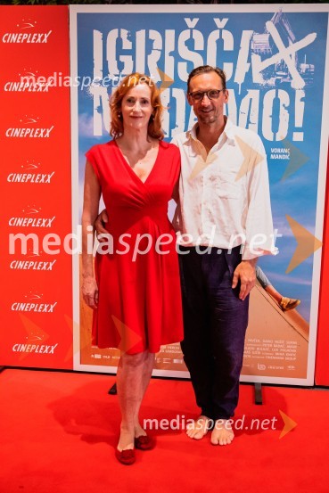  Saša  Pavček, igralka, Predsednica združenja dramskih umetnikov Slovenije, prejemnica Borštnikovega prstana;  Marko  Mandić, igralecPremiera slovenskega filma Igrišča ne damo, Cineplexx Ljubljana