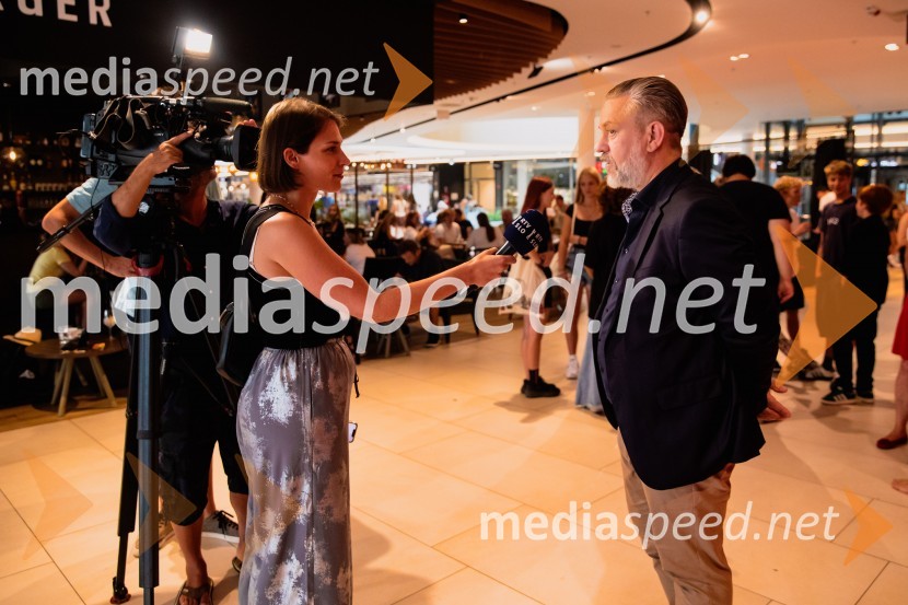  ... ;  Klemen Dvornik, filmski in televizijski režiser ter predsednik NS DSRPremiera slovenskega filma Igrišča ne damo, Cineplexx Ljubljana