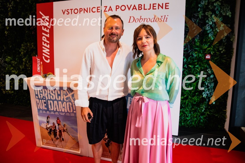  Dejan Krupić, igralec;  Barbara Daljavec, filmska producentkaPremiera slovenskega filma Igrišča ne damo, Cineplexx Ljubljana