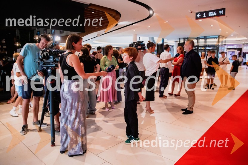  ... ;  David Trontelj, igralecPremiera slovenskega filma Igrišča ne damo, Cineplexx Ljubljana