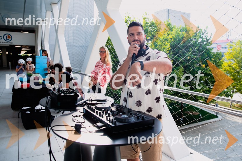  Uroš Bitenc, moderator, vplivnežPremiera slovenskega filma Igrišča ne damo, Cineplexx Ljubljana