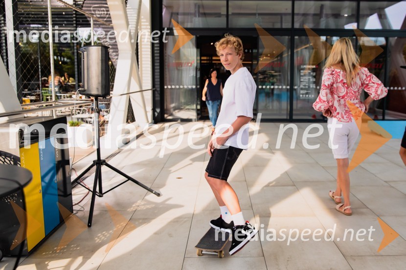  Niko Lemark, igralecPremiera slovenskega filma Igrišča ne damo, Cineplexx Ljubljana