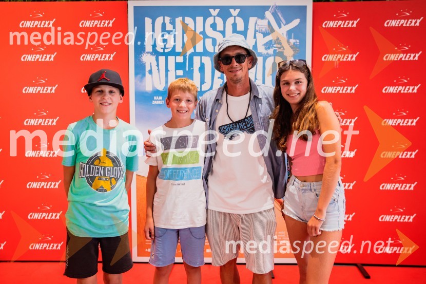  ... ;  ... ;  Boštjan  Nipič - Nipke, raper;  ... Premiera slovenskega filma Igrišča ne damo, Cineplexx Ljubljana