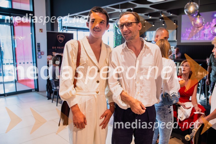  Voranc Mandić, igralec;  Marko  Mandić, igralecPremiera slovenskega filma Igrišča ne damo, Cineplexx Ljubljana